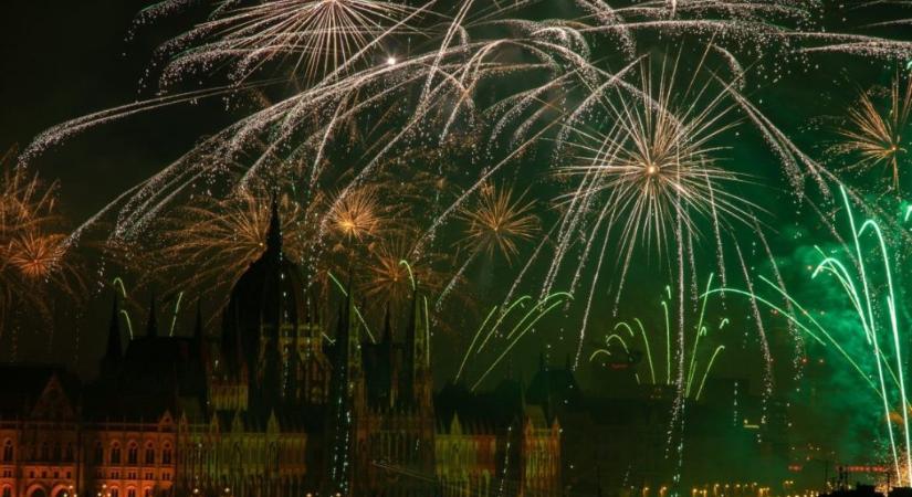 Augusztus 20: annyit költ a kormány, mint a pedagógusok béremelésére