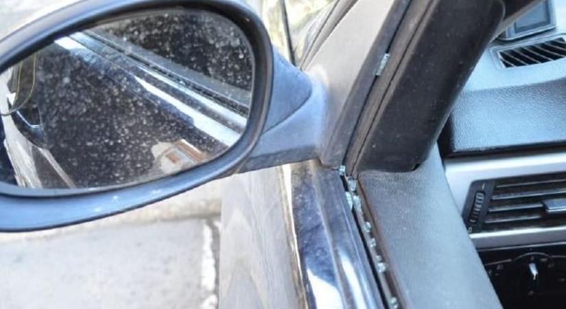Mikor barátnőjét meglátta az autóban, nem tudta fékezni az érzéseit a hajdú-bihari férfi