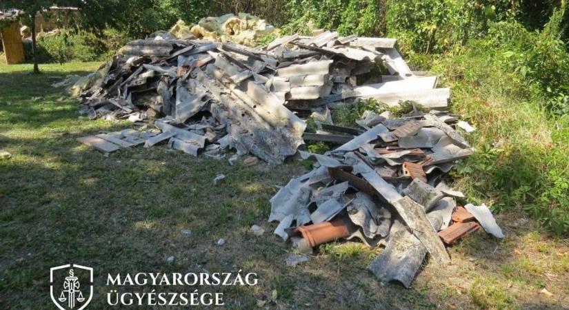 Trükköztek a rákkeltő szeméttel, megszórták vele Marcali környékét