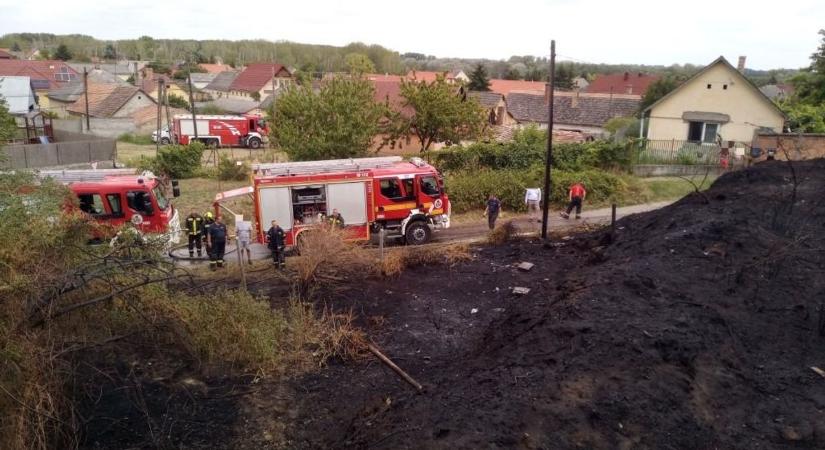 Tűzgyújtási tilalom van, mégis lángol a megye