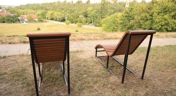 Panorámapadokat is telepítettek – új utcabútorokat helyeztek ki a Béke városrészben
