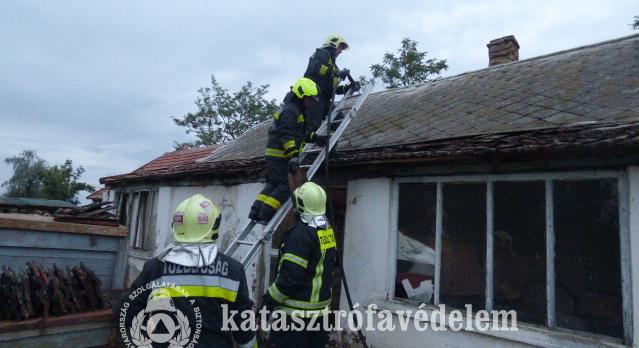 Egy ház egyik szobája égett Kenderesen