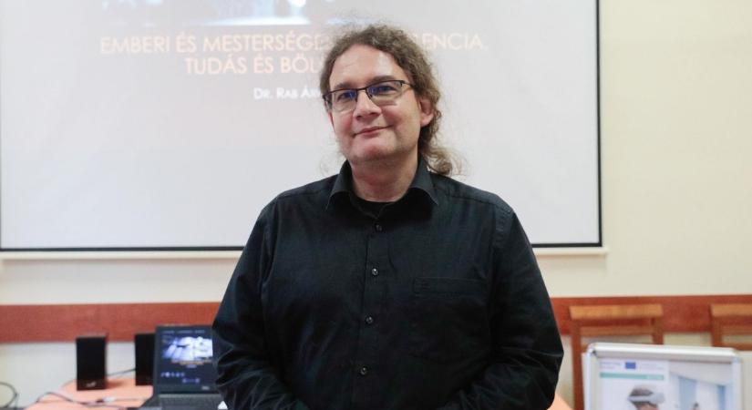 Mesterséges intelligencia közérthetően: dr. Rab Árpád Szörény tartott előadást Szombathelyen