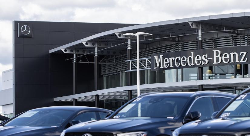 Hatalmas zuhanásban a Mercedes-Benz