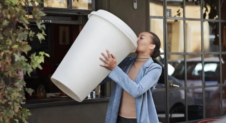 A koffein hatása a női szervezetre – barát vagy ellenség?