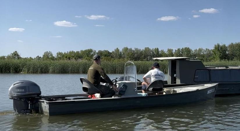 Különös dolog ütötte meg a halőrök szemét, amikor odamentek a Tisza-tónál pecázgató horgászhoz