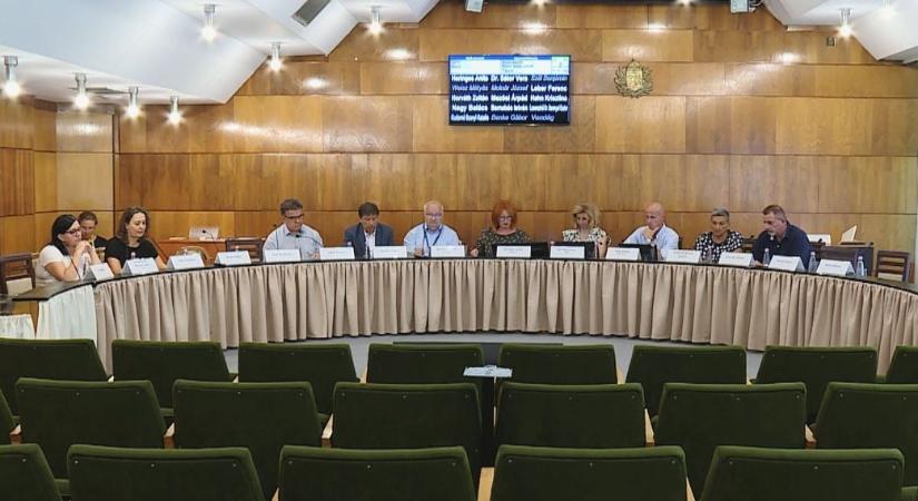 Ezeket a döntéseket hozták rendkívüli ülésen