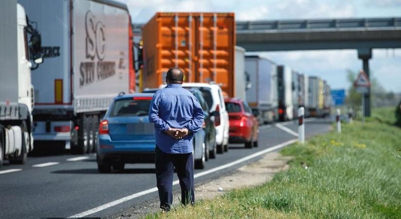 Dupla dugó nehezíti az M1-esen közlekedők életét