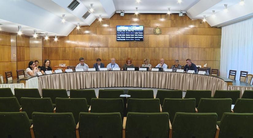 Kevés az orvos, órákat csoportosítanak át