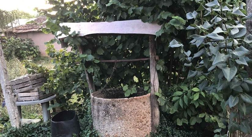 Nyolc méter mély kútba esett egy idős férfi Rakamazon, a helyi önkéntes tűzoltók siettek a segítségére