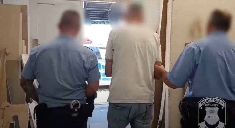 Kokaindílerek buktak meg Zalaegerszegen, négy férfit elfogtak a rendőrök, egyikük a műhelyéből árulta a drogot