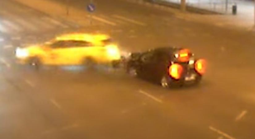 A barátait vitte bulizni, drogosan balesetezett a taxis Budapesten