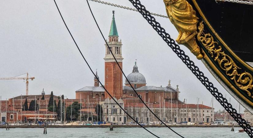 Szép pénzt hoz Velencének a turisták megsarcolása