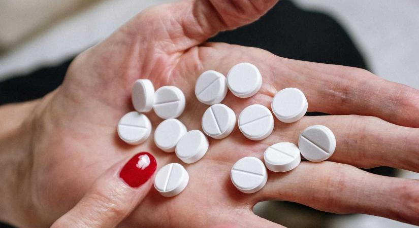 Gyógyszermaffiát buktattak le: nehéz helyzetűektől vették meg áron alul az ártámogatott készítményeiket