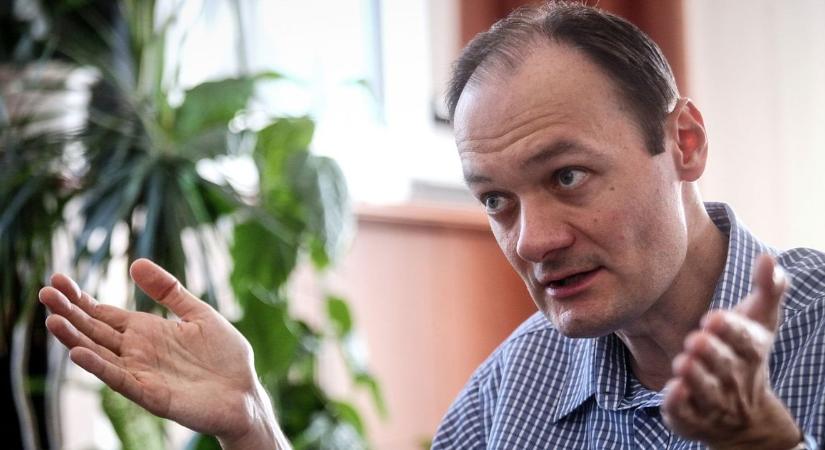 Magyar Péternek a lózungok mellett konkrétumokat is kellene mondania