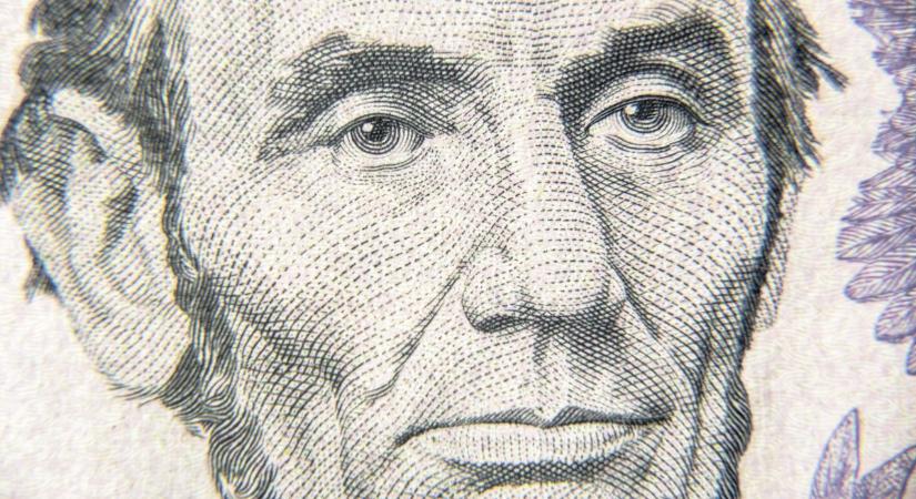 Itt a kulcsfontosságú amerikai GDP adat: meglepően erős számok jöttek, kilőtt a dollár