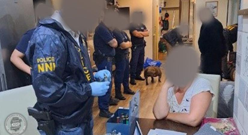 Egyetlen komment miatt mentek csapatban rendőrök egy debreceni nőhöz – nincs bocsánat arra, amit írt, szó szerint idézzük