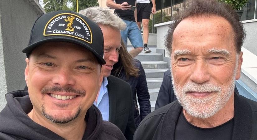 Győrből is felköszöntötték az ünneplő hollywoodi sztárt