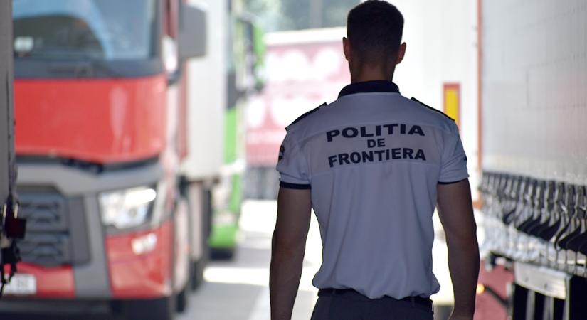 Migránsokkal teli kamiont fogtak a határőrök