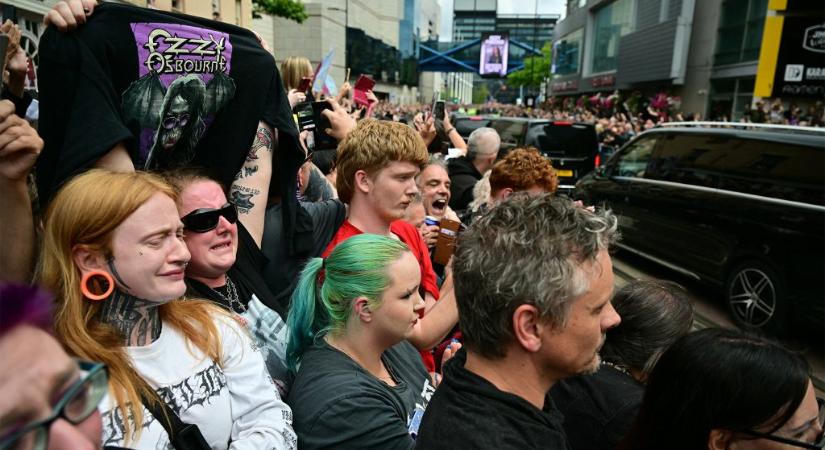 Több ezren kísérték utolsó útjára Ozzy Osbourne-t