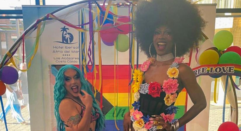 Drag queenek buliztak Tiborcz István spanyolországi szállodájában