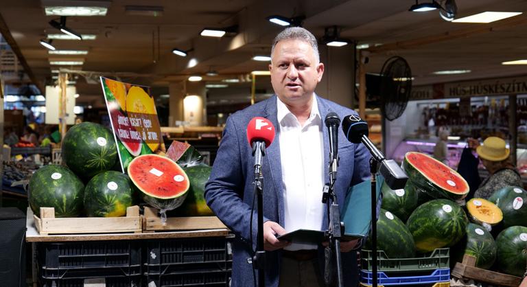 Elindult a kormány legédesebb kampánya, országjárás is társul mellé