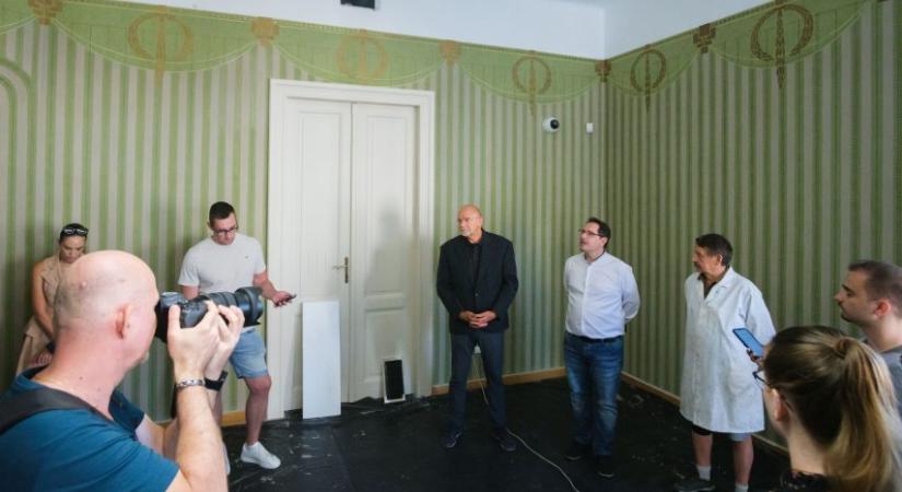 Ritka alapanyagokkal restaurálják a Reök Zöld szalonját