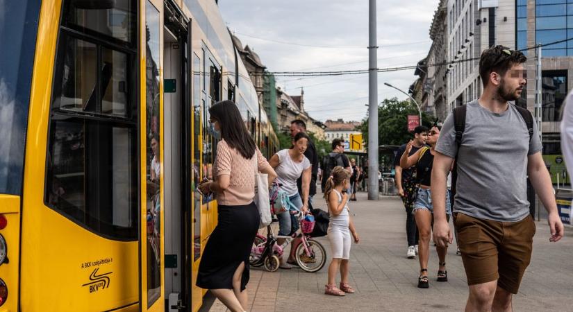 Brutális támadás történt Budapest szívében - Vér borította a megállót