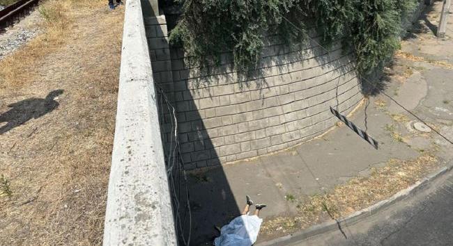 A toborzók előli menekülés közben egy férfi leugrott egy hídról Mikolajivben és szörnyethalt, az ügyben nyomozás indult