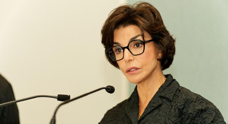 Dagad a botrány Párizsban, korrupcióval vádolják a kulturális minisztert