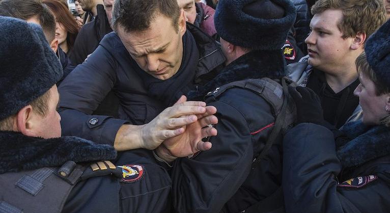 Oroszországban betiltották Navalnij börtönből írt könyvét