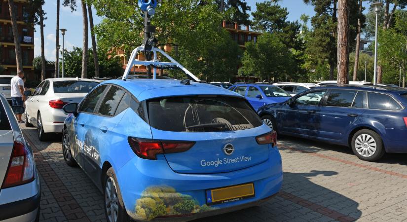 Kompromittáló képet lőtt a Google autója, sokba fog fájni a pucérkodás
