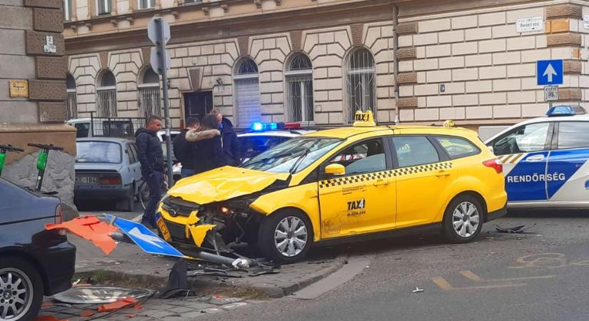 Kábítószer hatása alatt okozott balesetet egy taxis Budapesten