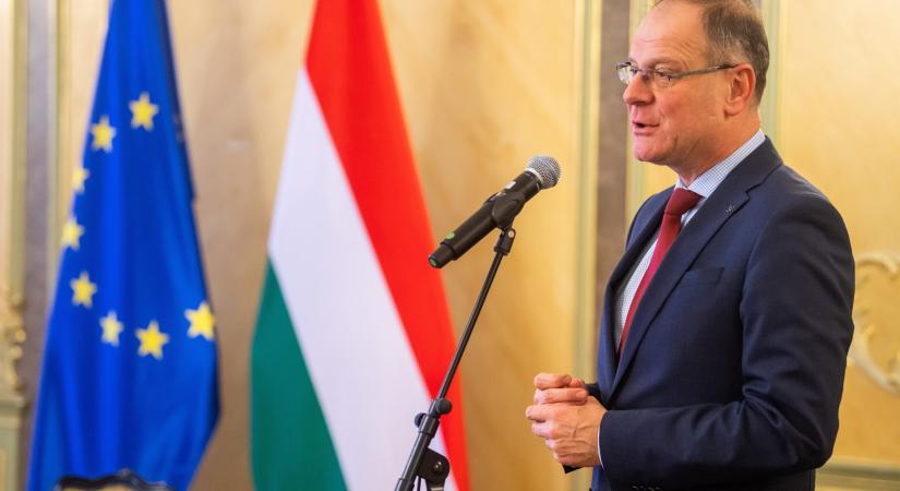 Navracsics jó híre, 15 százalékos béremelést jelentett be a miniszter