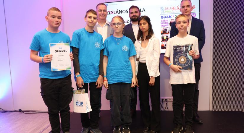 Miniszteri dicséret az ország 2. legjobb diákújságjának és főszerkesztőjének