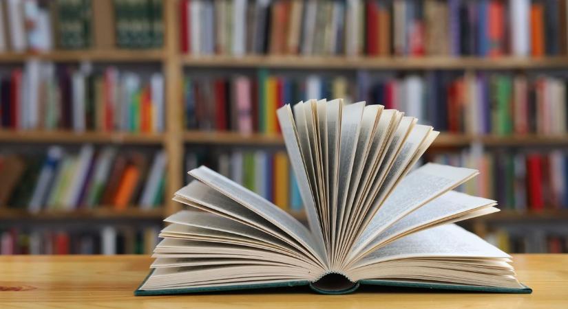 Csak a diákigazolvány kell hozzá és ingyen vehetsz át egy verseskötetet ebben a könyvesboltban