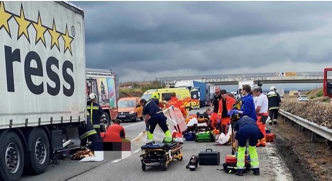 Megrázó rendőrségi videó a négyes halálos balesetről – ezt látta a motoros járőr