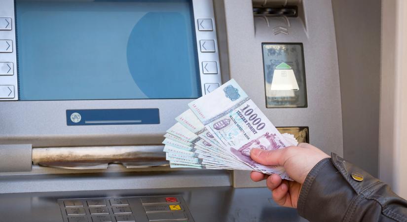 Ingyenes készpénzfelvétel: ezek a változások egyes bankoknál