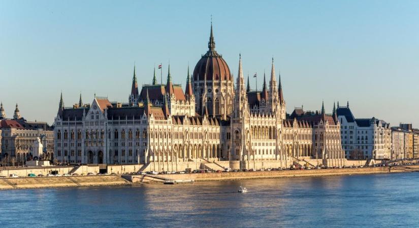 Újabb fél évvel hosszabbítaná meg a kormány a válsághelyzetet