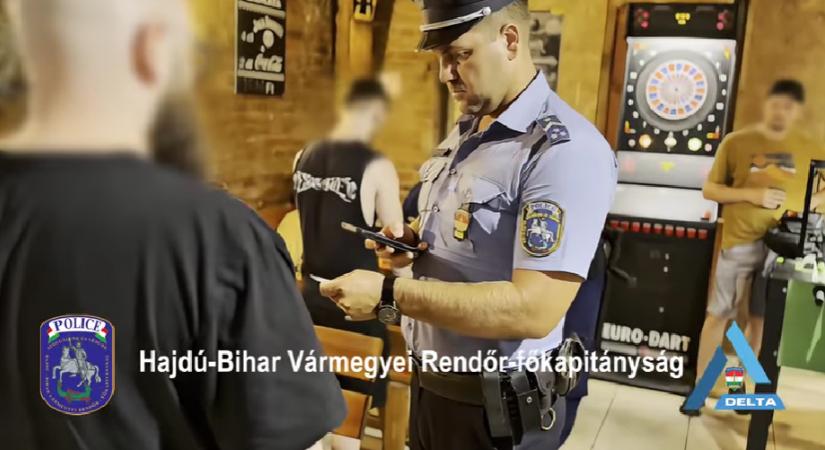 Szórakozóhelyeket és autósokat ellenőriztek a debreceni rendőrök