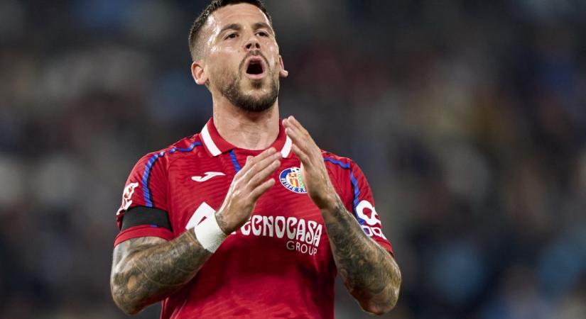 Tökön harapta egy kutya Carles Perezt, a Barcelona volt játékosát, kórházba került