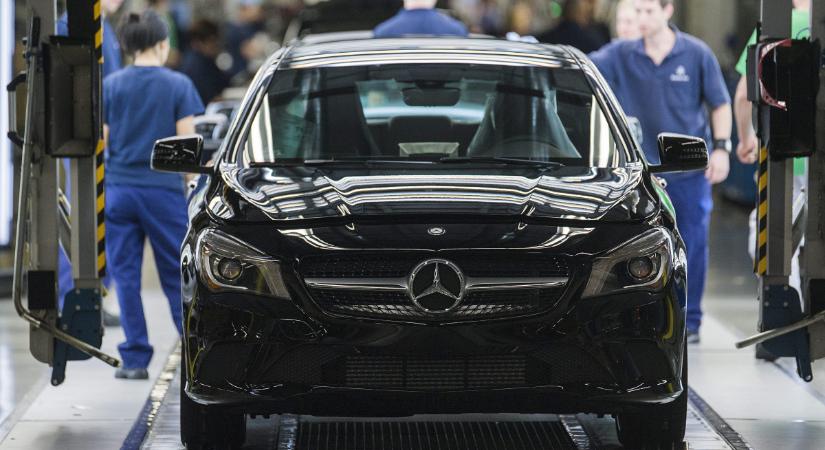 Lejtmenetben a német autógyárak: most a Mercedes közölt sokkoló számokat