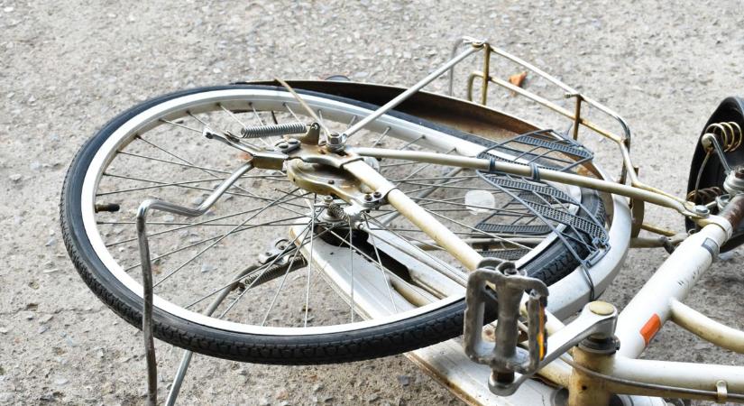 Jogosítvány nélkül vezetett és balesetet okozott, cserbenhagyás miatt is felelnie kell