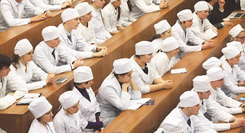 Zelenszkij aláírta az orvostanhallgatók kötelező katonai kiképzéséről szóló törvényt