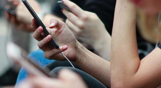 Több mobilnet külföldön, elmaradt díjkorrekció