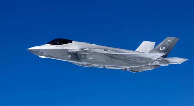 Újabb F–35-ös zuhant le! – 100 millió dolláros vadászgép csapódott a földbe kiképzés közben