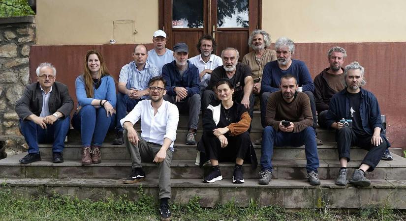 A szabad alkotás színtere – Különleges kiállítással zárja az idei szárhegyi művésztelepét a MAMŰ