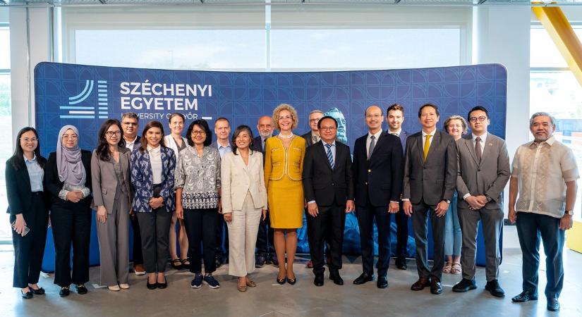 Délkelet-ázsiai országok nagyköveteit fogadta a Széchenyi István Egyetem