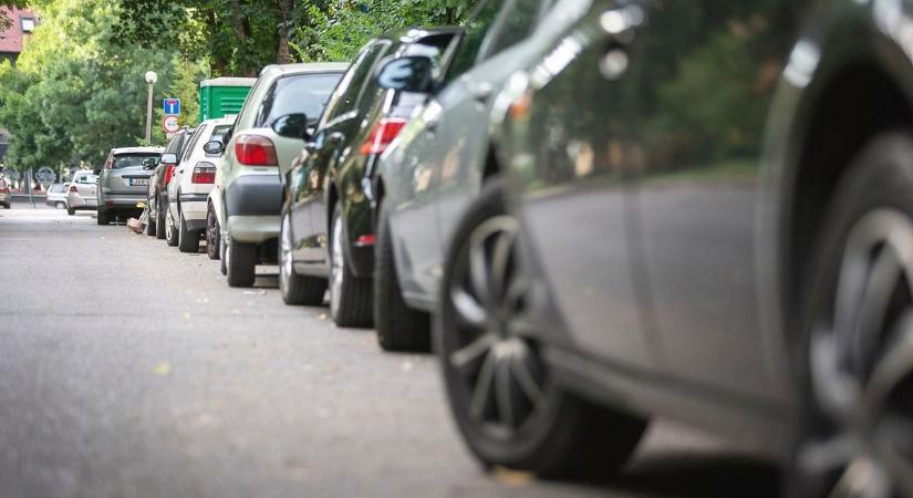 Őrült ötlet: a járókelőket kérte meg a tolvaj, hogy segítsenek neki ellopni egy autót