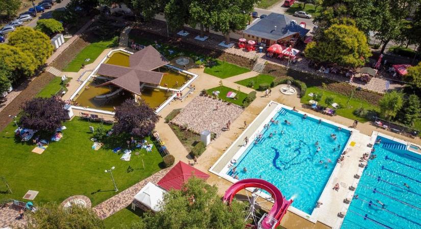 Különleges tárgyakat lehet nyerni ezen a hajdú-bihari strandon!
